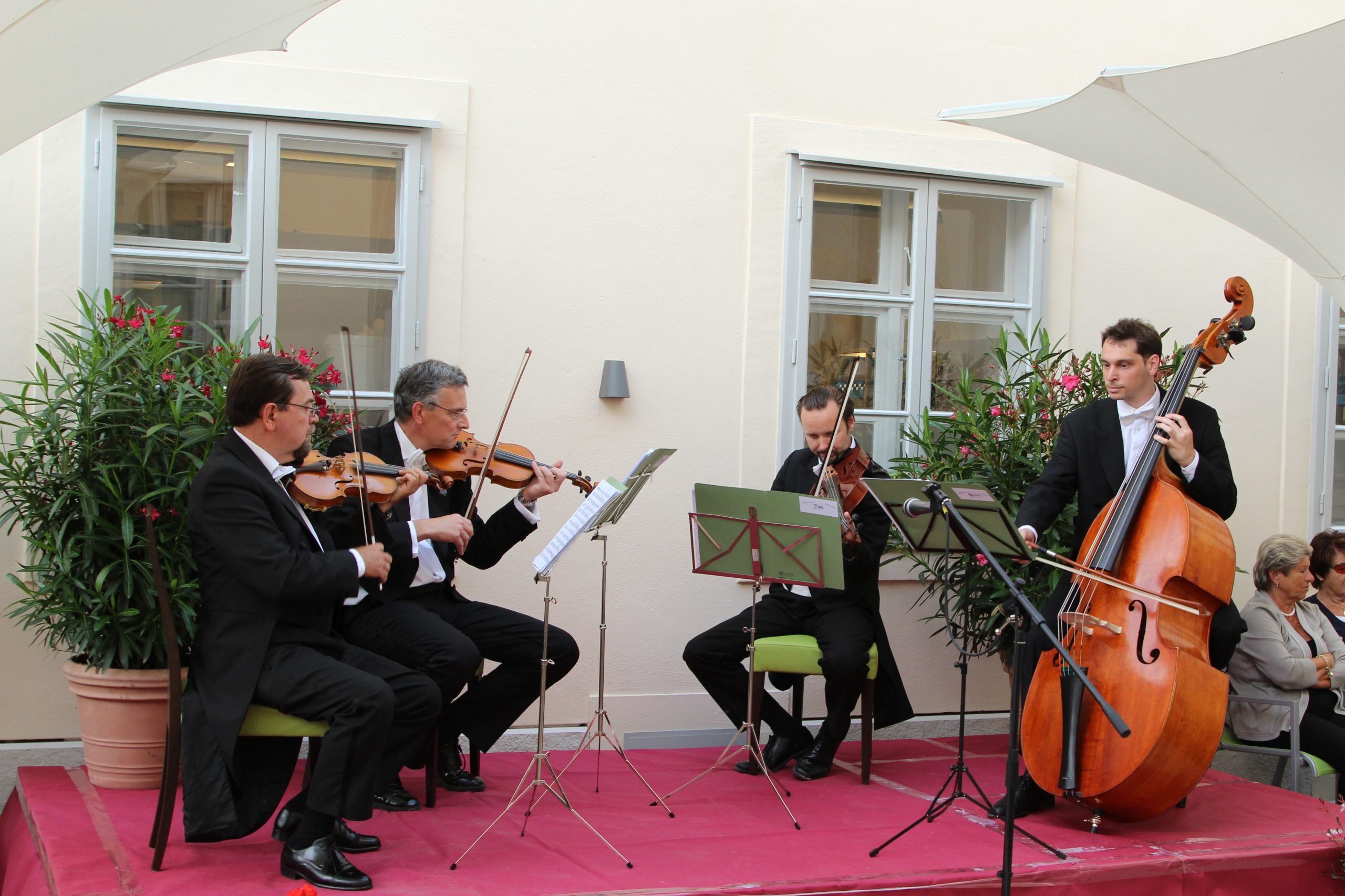 Konzertpremiere im Innenhof des Kaiserhauses